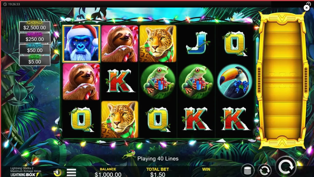 Tampilan visual slot Lightning Gorilla 2 Xmas dengan nuansa hutan tropis dan dekorasi Natal.